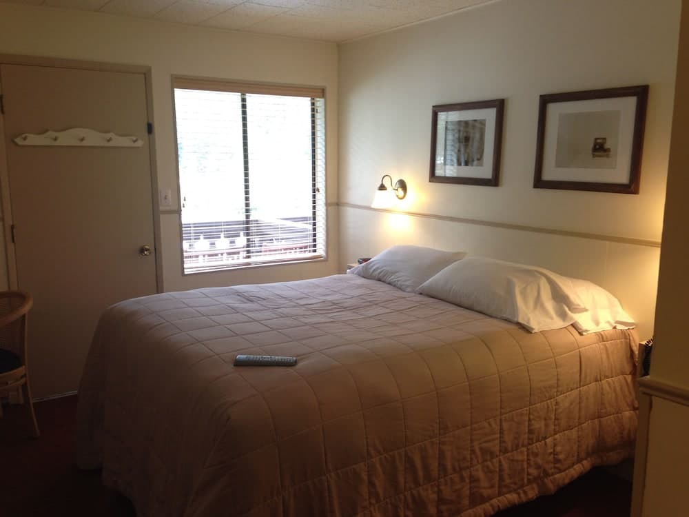Crystal Mountain Hotels property views in Enumclaw, WA — gallery photo 3