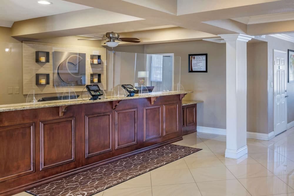 Comfort Suites San Clemente Beach interior in San Clemente, CA — gallery photo 2