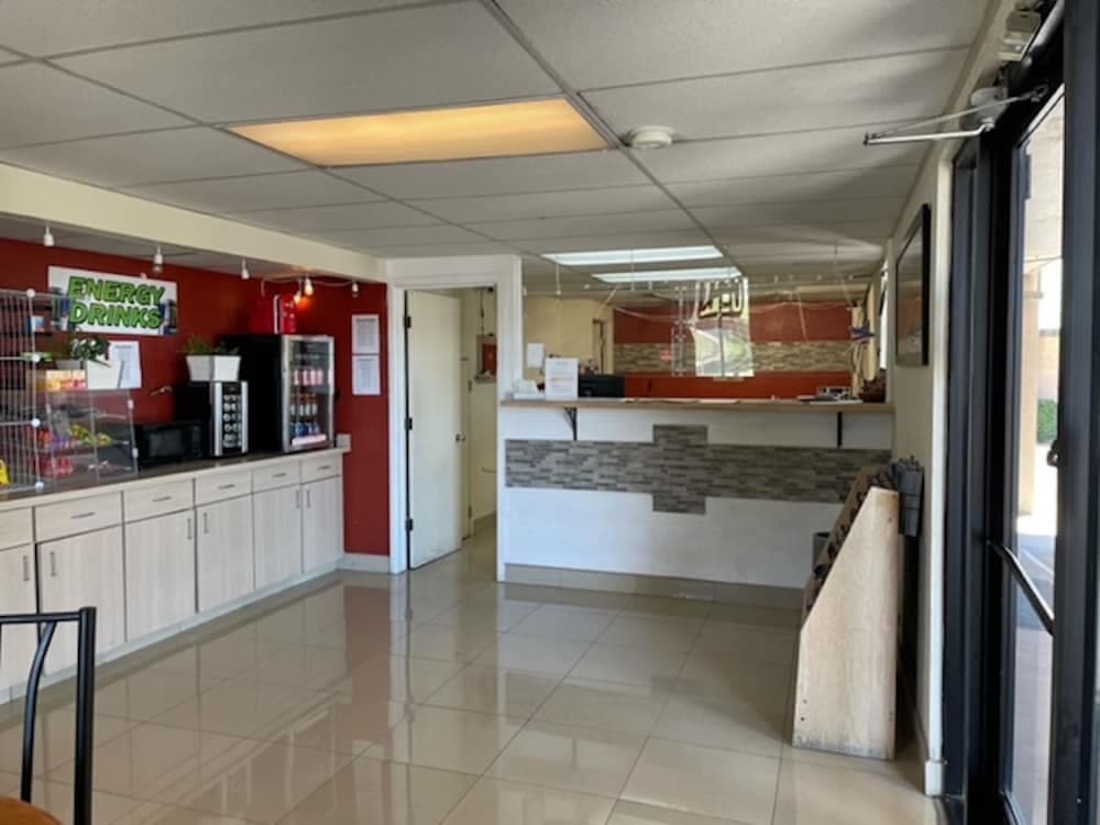 Farmington Inn interior in Farmington, NM — gallery photo 2