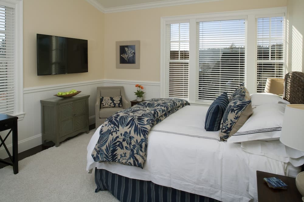 The Inn at Pleasant Beach gallery photo in Bainbridge Island, WA — image 34
