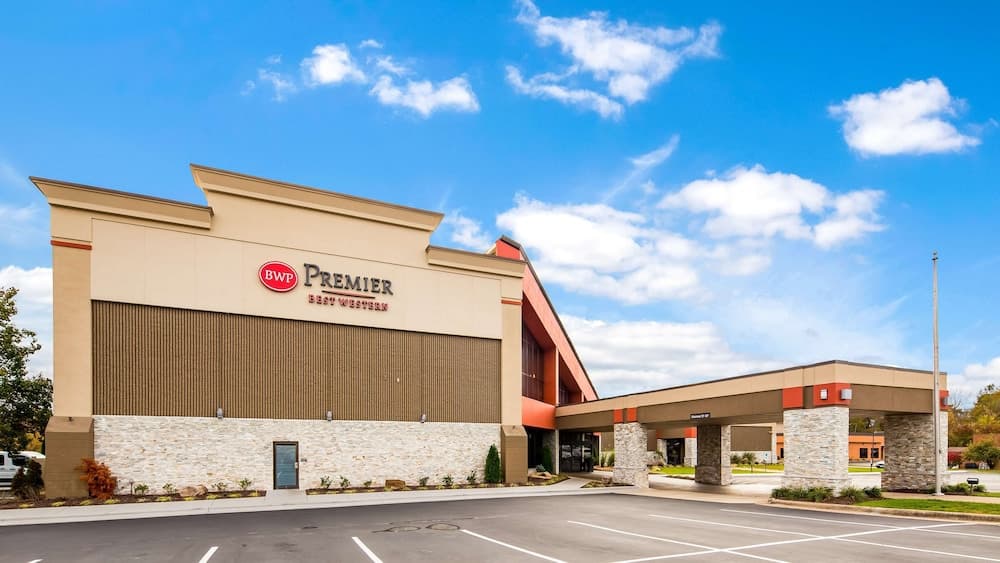 The Great Rivers, an Ascend Collection Hotel featured exterior or lobby in Alton, IL — similar hotel