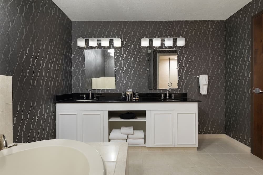 Des Lux Hotel gallery photo in Des Moines, IA — image 70