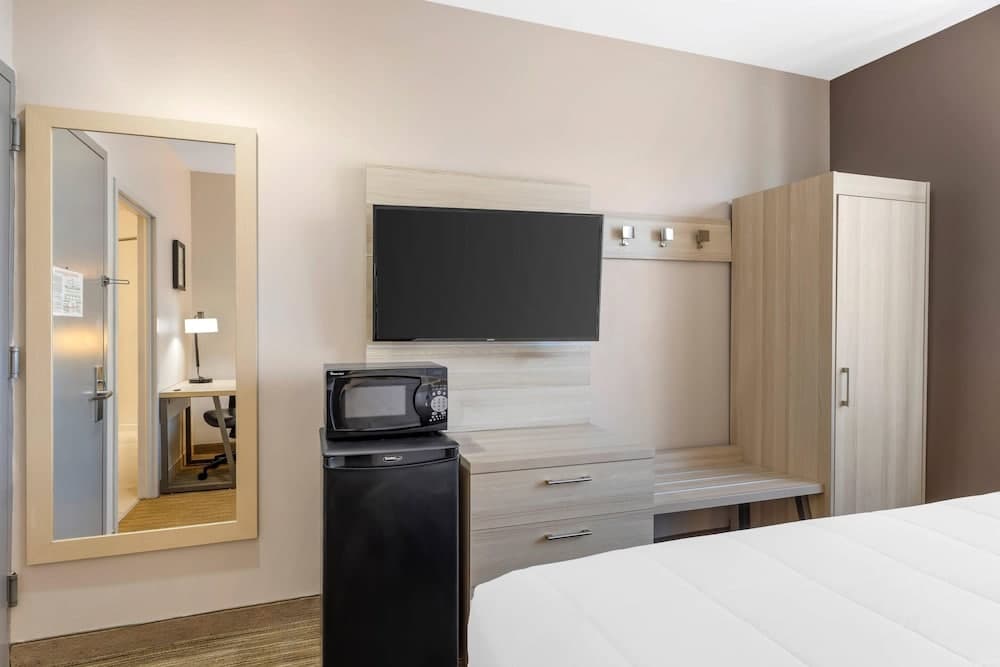 Country Inn & Suites by Radisson, Staten Island gallery photo in Staten Island, NY — image 27