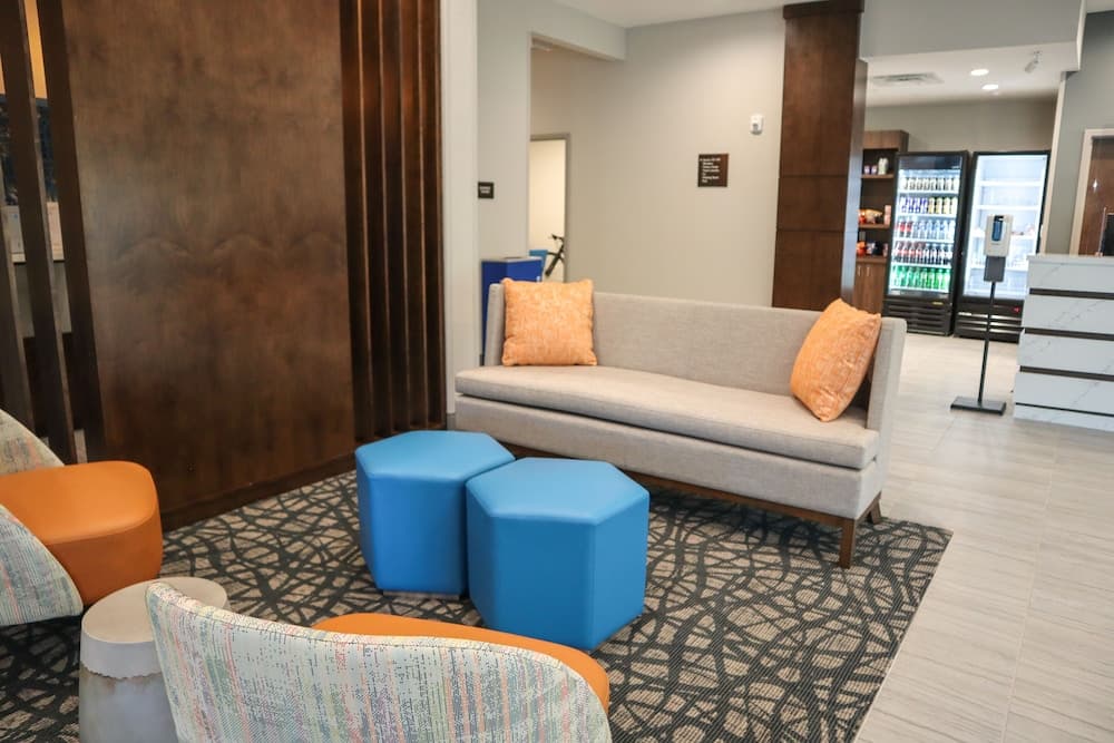 Comfort Suites Gainesville near University gallery photo in Gainesville, FL — image 15