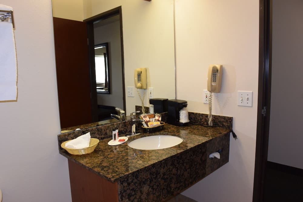 Travelodge Suites by Wyndham Newberg gallery photo in Newberg, OR — image 102