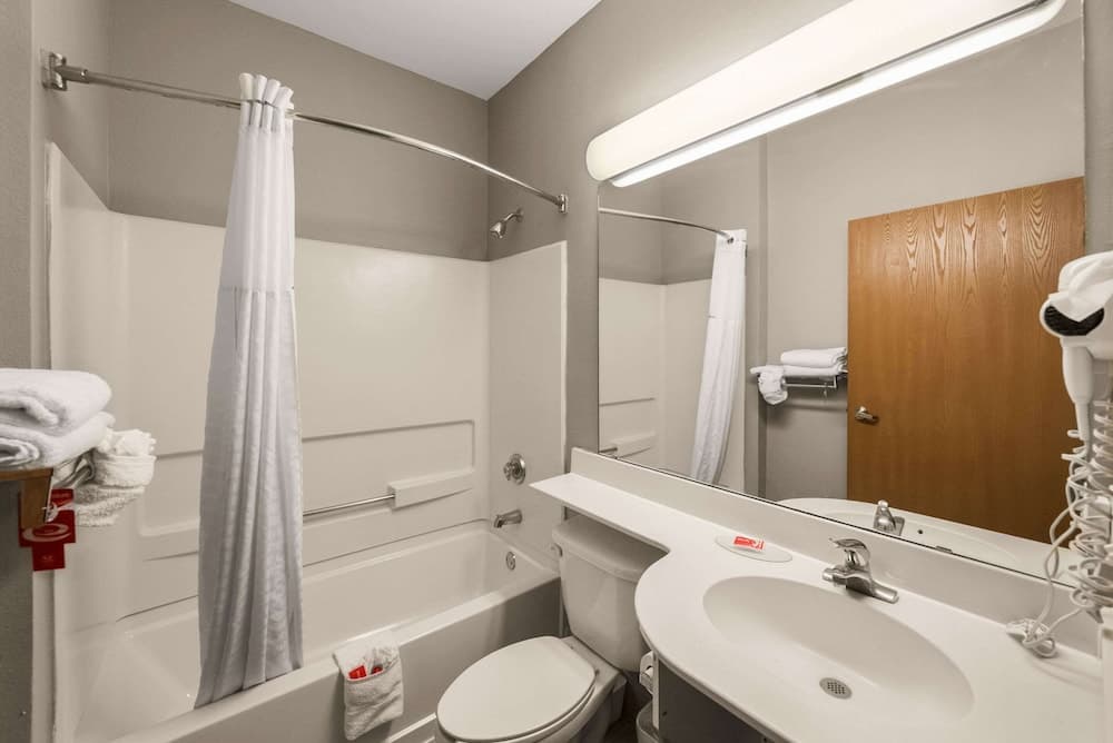 Econo Lodge Inn & Suites Mesquite - Dallas East gallery photo in Mesquite, TX — image 17