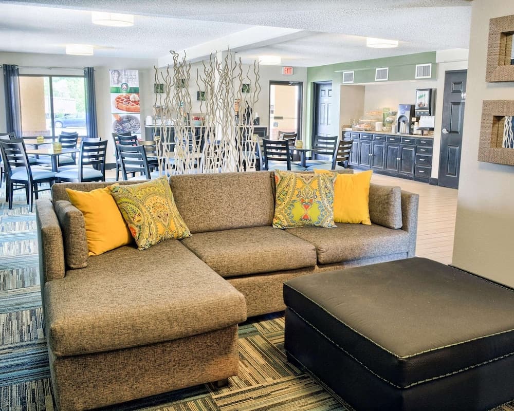 Quality Inn Thornburg interior in Woodford — gallery photo 2
