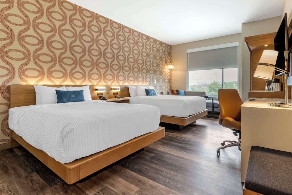 DoubleTree by Hilton Greenville Woodruff Road interior in Greenville, SC — gallery photo 2