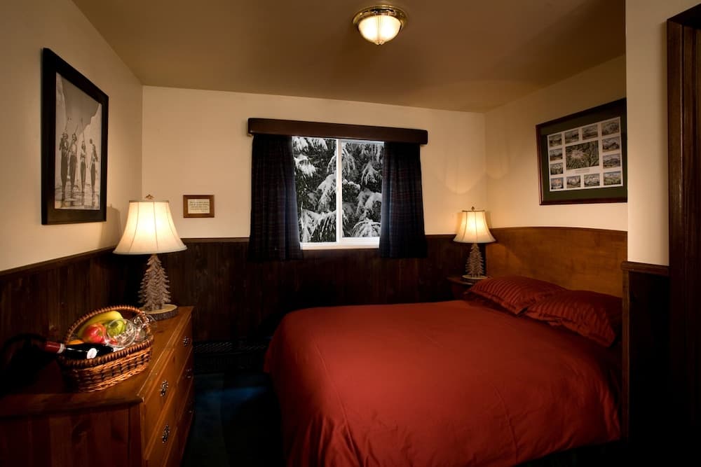 Crystal Mountain Hotels interior in Enumclaw, WA — gallery photo 2