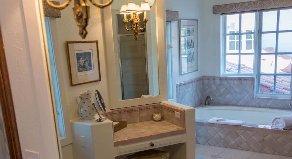 Château du Sureau property views in Oakhurst, CA — gallery photo 3
