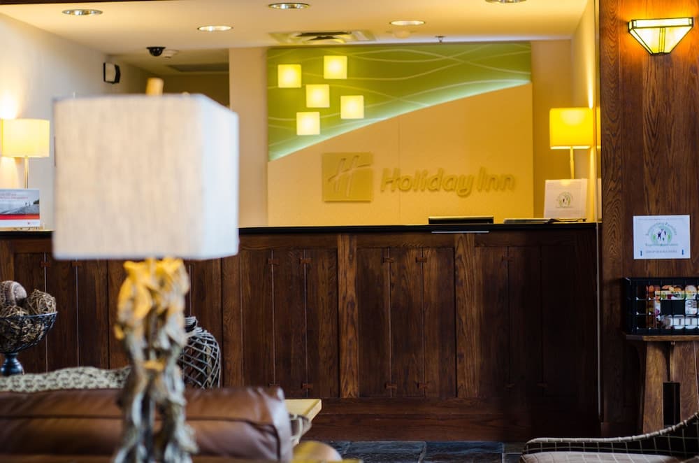 Holiday Inn Pewaukee - Milwaukee West by IHG interior in Pewaukee — gallery photo 2