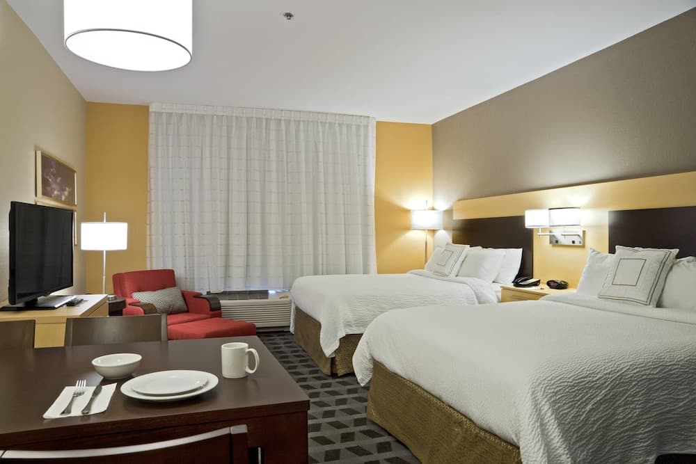 TownePlace Suites by Marriott Dodge City interior in Dodge City, KS — gallery photo 2