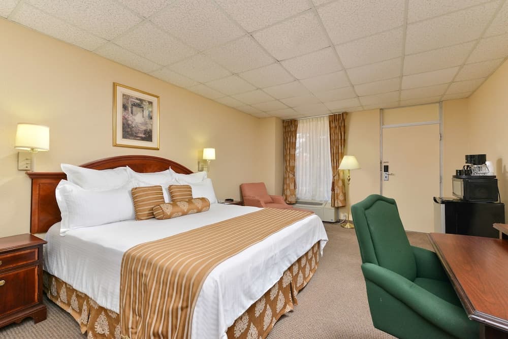 Americas Best Value Inn & Suites Victoria property views in Victoria, TX — gallery photo 3