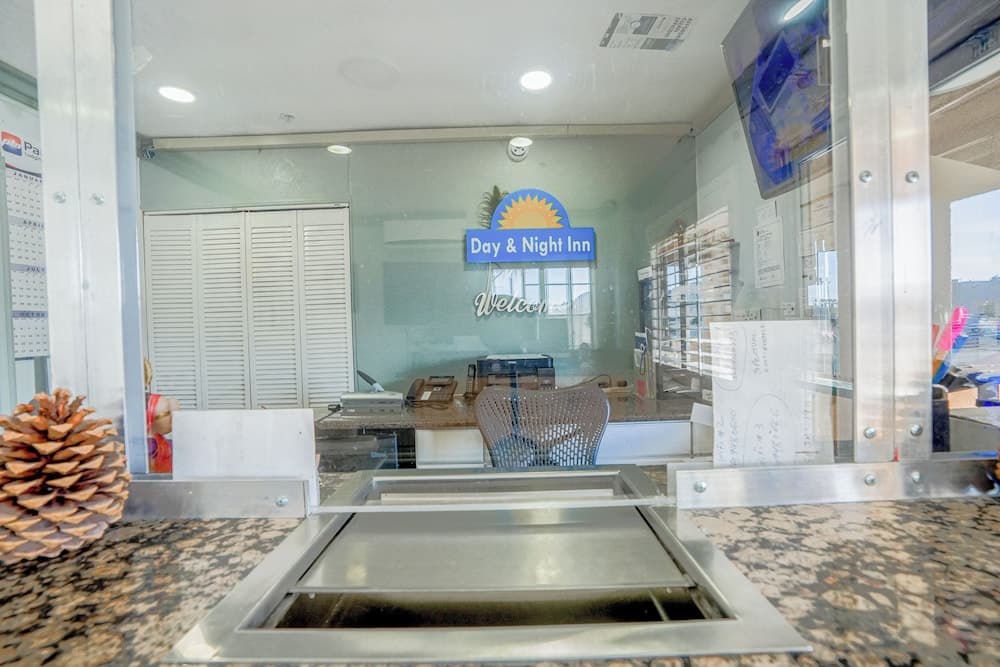 Day&Night Inn property views in Hesperia, CA — gallery photo 3