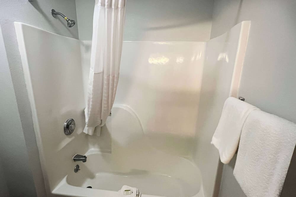 Baymont by Wyndham Columbia, MO interior in Columbia, MO — gallery photo 2