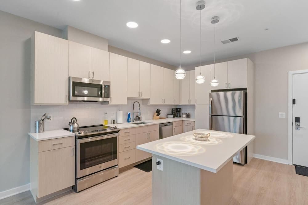 Blake - Alexandria - Apt 403 interior in Alexandria, VA — gallery photo 2