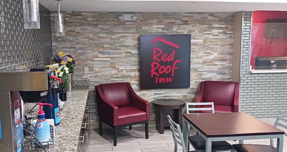 Red Roof Inn Baton Rouge interior in Baton Rouge, LA — gallery photo 2