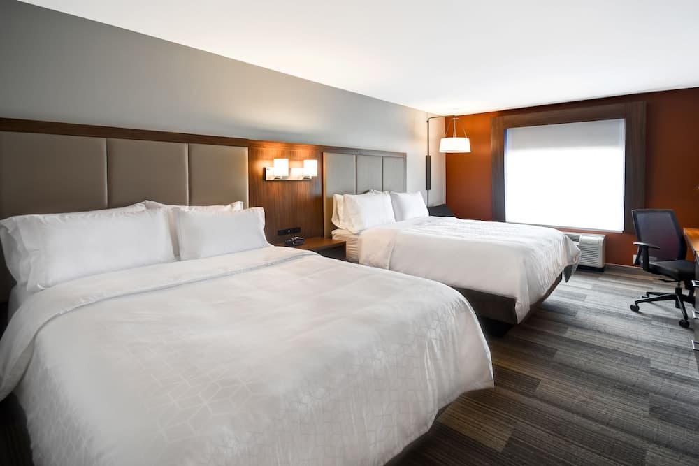 Holiday Inn Express & Suites Schererville by IHG interior in Schererville, IN — gallery photo 2