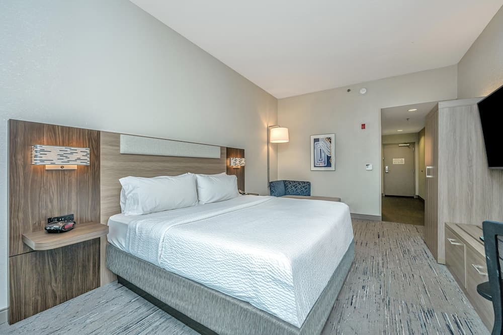 Holiday Inn Express & Suites Charleston Arpt-Conv Ctr Area gallery photo in North Charleston, SC — image 17
