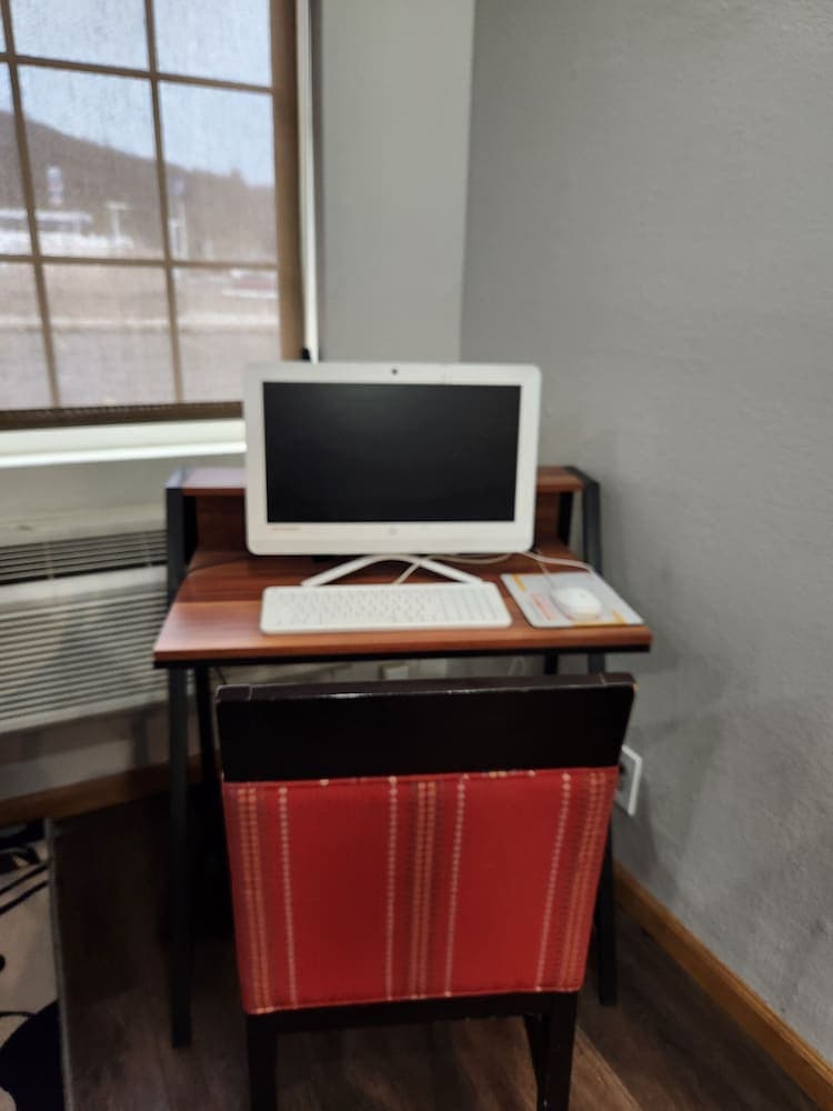 Comfort Inn Yreka I-5 interior in Yreka, CA — gallery photo 2