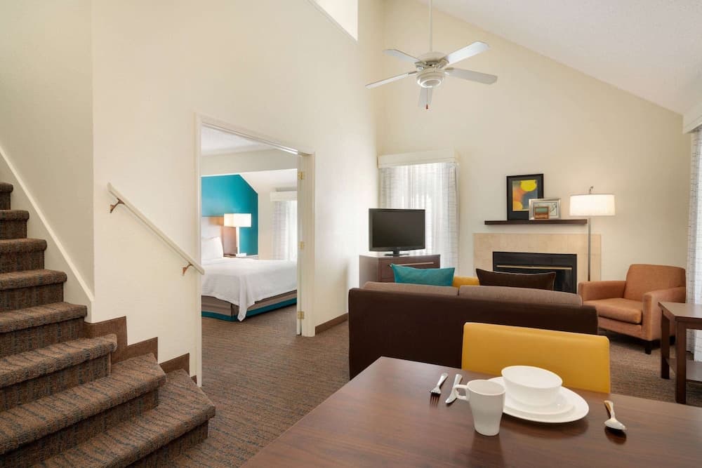 Hawthorn Suites by Wyndham Tinton Falls interior in Tinton Falls, NJ — gallery photo 2