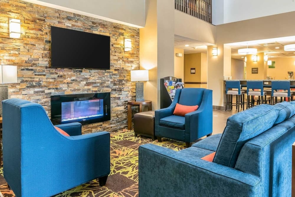 Comfort Suites Springfield I-70 interior in Springfield, OH — gallery photo 2