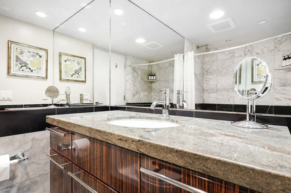 Seashore on the Sand interior in Carlsbad, CA — gallery photo 2