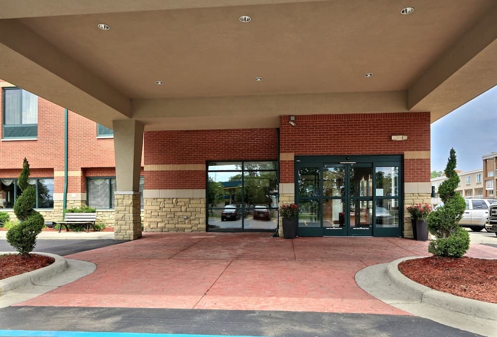 Comfort Suites Canton - Detroit gallery photo in Canton — image 37
