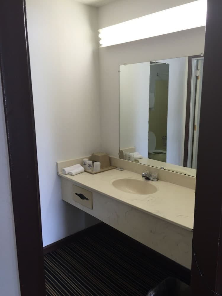 Scottish Inn & Suites property views in Perry, GA — gallery photo 3