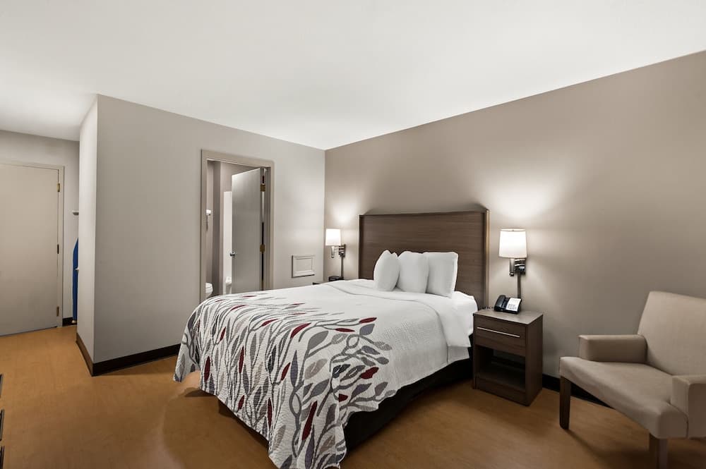 Red Roof Inn Martinsburg property views in Martinsburg, WV — gallery photo 3