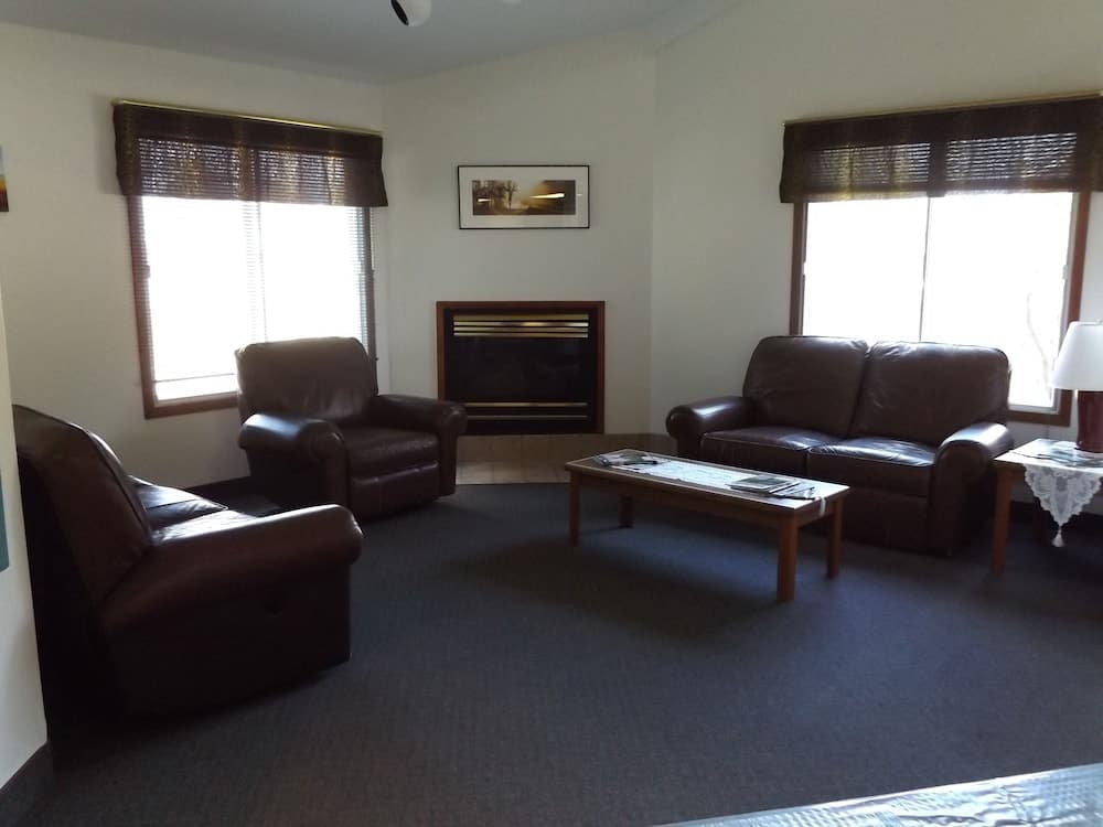 Nisswa Hotel and Suites interior in Nisswa, MN — gallery photo 2