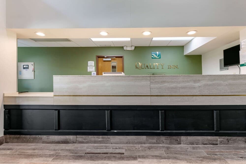 Quality Inn Cape Girardeau North interior in Cape Girardeau, MO — gallery photo 2