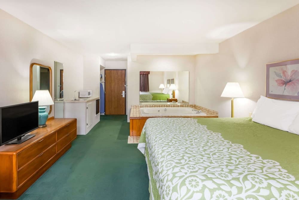 Days Inn by Wyndham Alpena interior in Alpena, MI — gallery photo 2