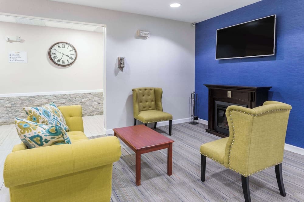 Baymont by Wyndham Anderson interior in Anderson, IN — gallery photo 2