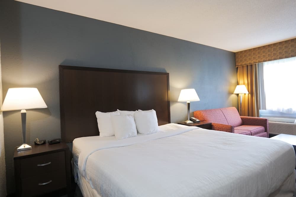 Baymont by Wyndham Flint Airport North gallery photo in Flint, MI — image 37