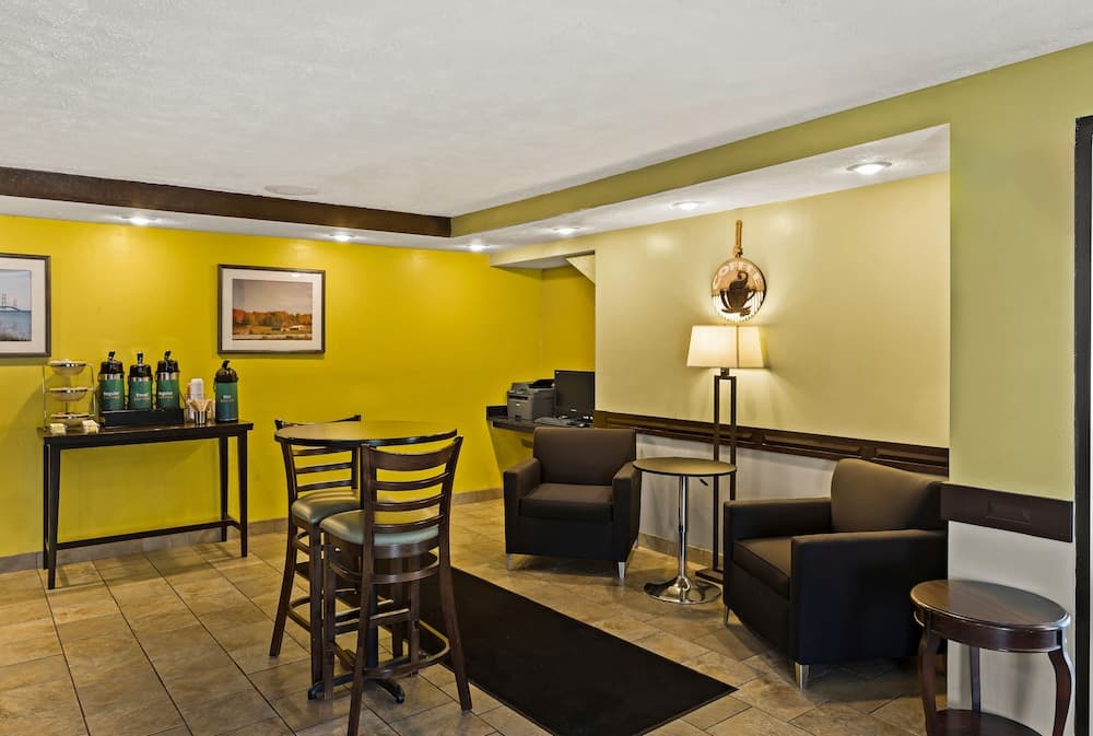 Quality Inn Traverse City property views in Traverse City, MI — gallery photo 3