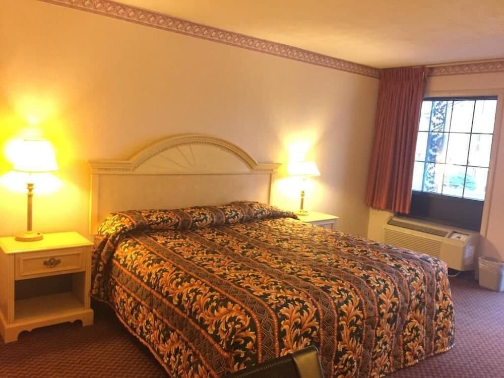 Budget Inn New Cumberland-Harrisburg-Hershey-York interior in New Cumberland, PA — gallery photo 2