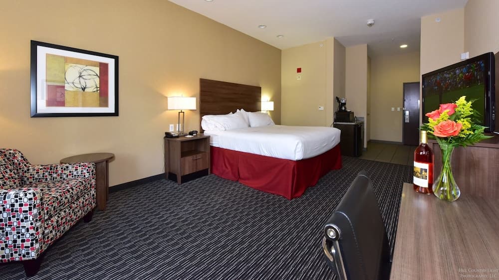 Holiday Inn Express & Suites Fredericksburg by IHG interior in Fredericksburg, TX — gallery photo 2