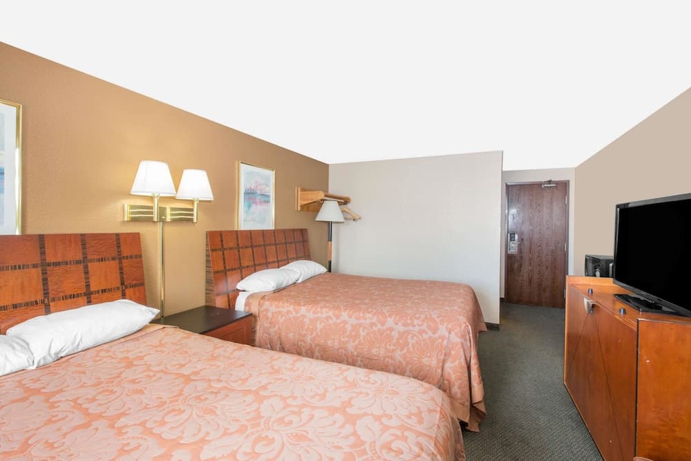 Super 8 by Wyndham Sioux City/Morningside Area gallery photo in Sioux City, IA — image 8