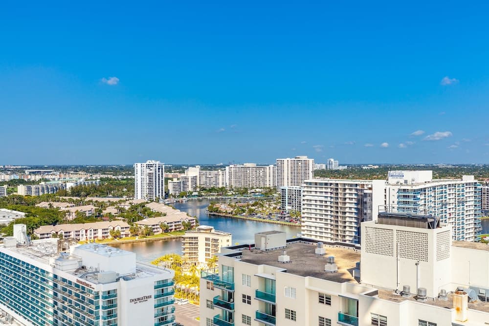 Hyde Beach Condos by Ammos VR property views in Hollywood, FL — gallery photo 3