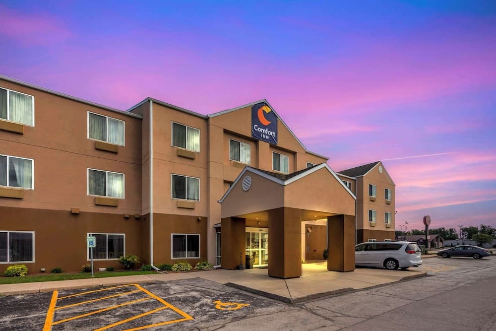 Comfort Inn & Suites Green Bay Stadium Area — hotel in Green Bay, Wisconsin