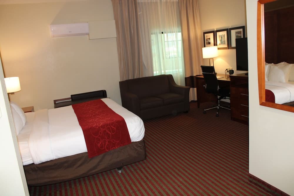 Holiday Inn Express & Suites Leesburg - Historic District by IHG interior in Leesburg, VA — gallery photo 2