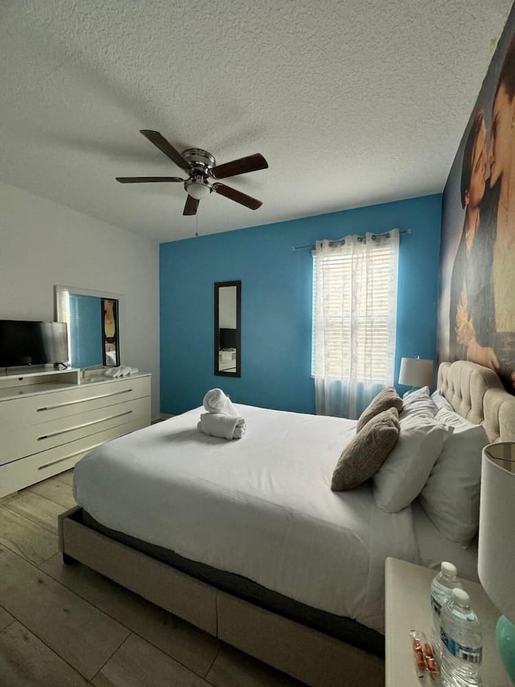 Leisure Lounge gallery photo in Davenport, FL — image 4