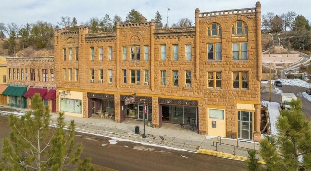 Suites at The Red Rock Vacation rentals — hotel in Hot Springs, South Dakota