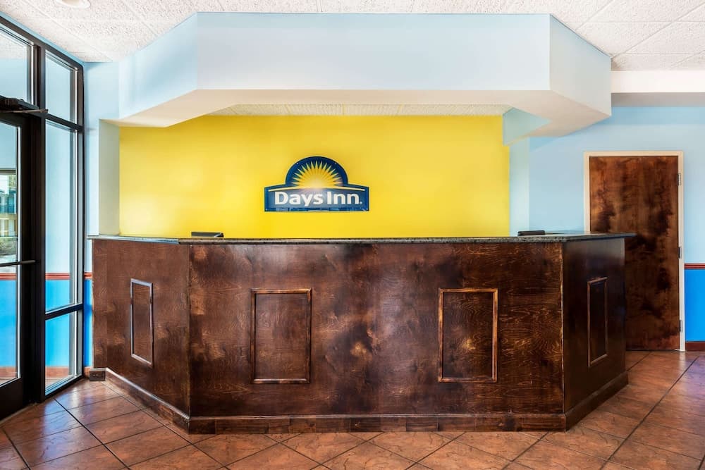 Days Inn by Wyndham Richmond Hill/Savannah interior in Richmond Hill, GA — gallery photo 2
