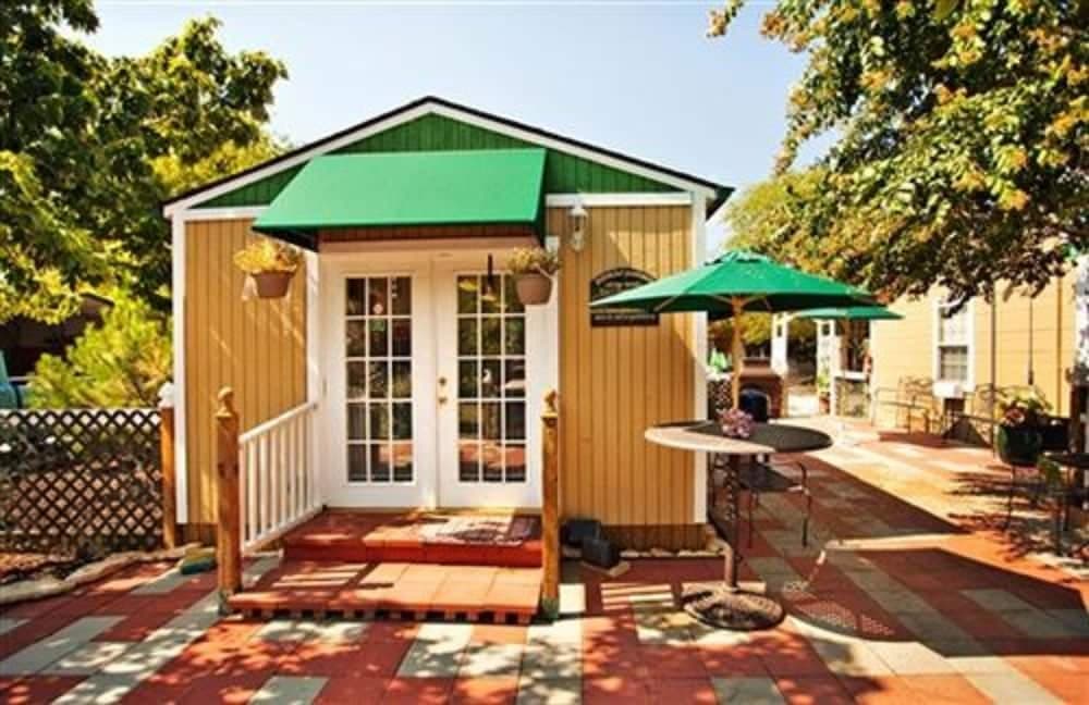 Old Irish Inn gallery photo in Denton, TX — image 6
