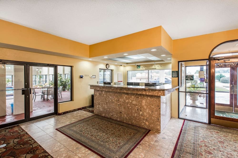 Quality Inn Tifton interior in Tifton, GA — gallery photo 2