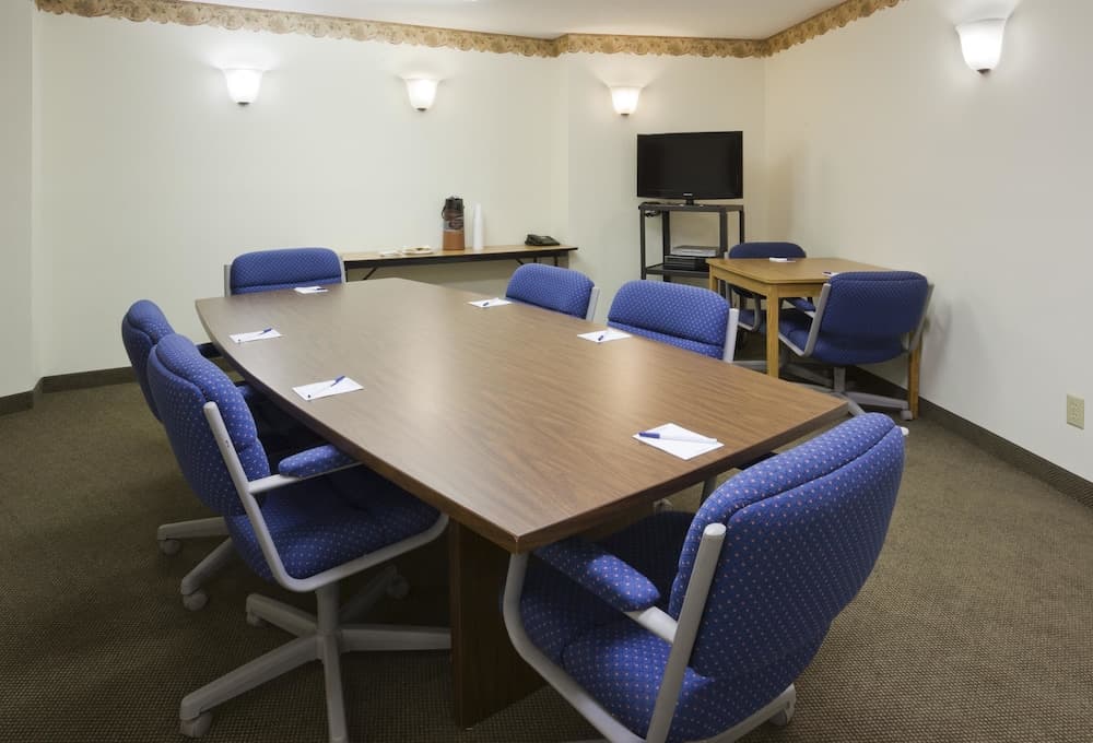 Crossings by GrandStay Inn and Suites exterior or lobby in Montevideo, MN — main listing photo