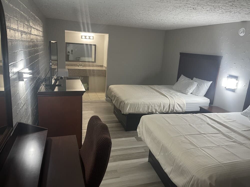 Stratford House Inn Branson interior in Branson, MO — gallery photo 2