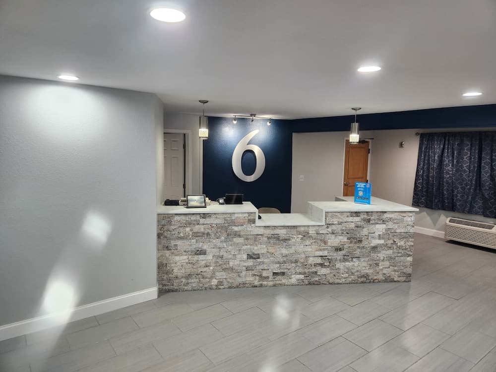 Motel 6 Williamstown, WV interior in Williamstown, WV — gallery photo 2